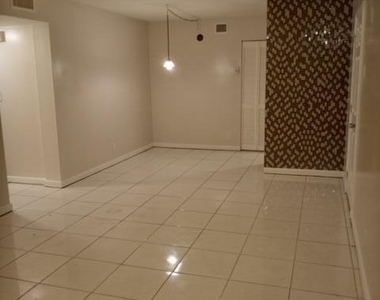 512 Gardens Drive - Photo Thumbnail 5
