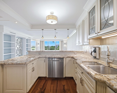 2901 S Palm Aire Drive - Photo Thumbnail 3