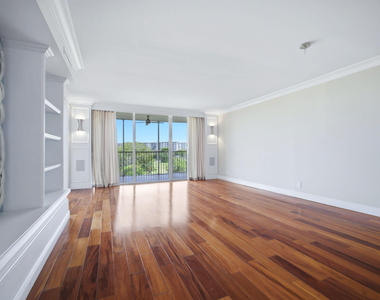 2901 S Palm Aire Drive - Photo Thumbnail 9