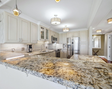 2901 S Palm Aire Drive - Photo Thumbnail 5