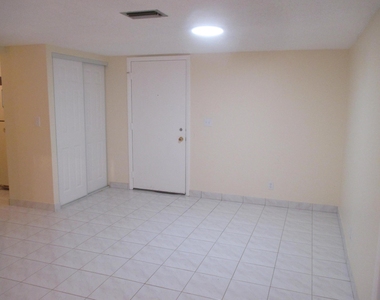 200 Lake Carol Drive - Photo Thumbnail 6