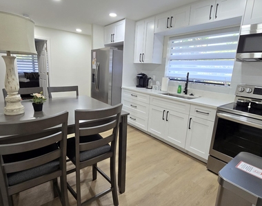 1236 Ne 12th Avenue - Photo Thumbnail 1