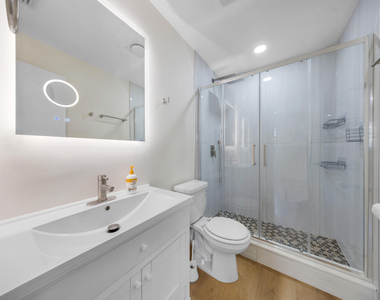 1236 Ne 12th Avenue - Photo Thumbnail 5