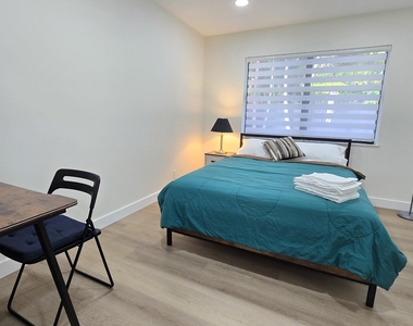 1236 Ne 12th Avenue - Photo Thumbnail 15