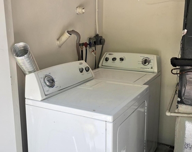 1236 Ne 12th Avenue - Photo Thumbnail 17