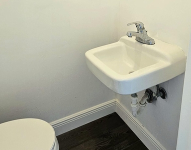 1501 Crescent Circle - Photo Thumbnail 9