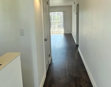 1501 Crescent Circle - Photo Thumbnail 1