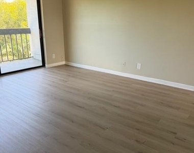 1720 N Congress Avenue - Photo Thumbnail 5
