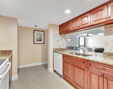 1915 Lavers Circle - Photo Thumbnail 14