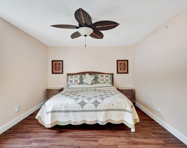 1915 Lavers Circle - Photo Thumbnail 17