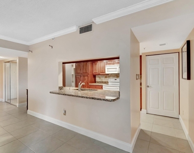 1915 Lavers Circle - Photo Thumbnail 11