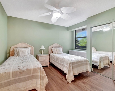 1915 Lavers Circle - Photo Thumbnail 25