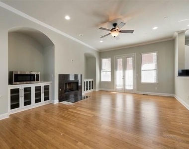 4432 Bowser Avenue - Photo Thumbnail 3