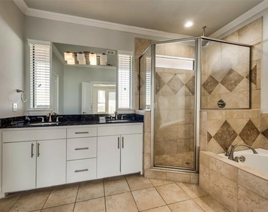4432 Bowser Avenue - Photo Thumbnail 11