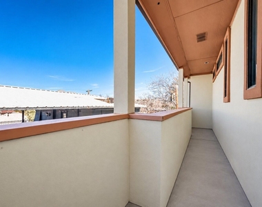 4432 Bowser Avenue - Photo Thumbnail 18