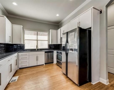 4432 Bowser Avenue - Photo Thumbnail 4