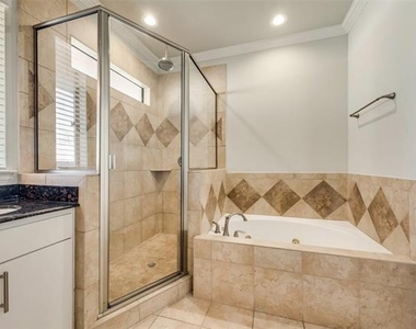 4432 Bowser Avenue - Photo Thumbnail 12