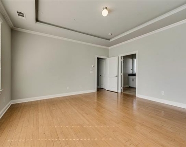 4432 Bowser Avenue - Photo Thumbnail 9