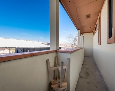 4432 Bowser Avenue - Photo Thumbnail 14