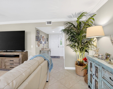 75 Venetian Drive - Photo Thumbnail 3