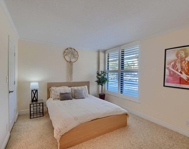 3 Royal Palm Way - Photo Thumbnail 27