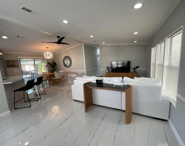 920 Sun Acres Lane - Photo Thumbnail 33