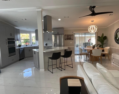 920 Sun Acres Lane - Photo Thumbnail 2