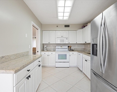 7564 Regency Lake Drive - Photo Thumbnail 11
