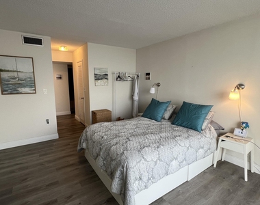 1301 Ne Miami Gardens Drive - Photo Thumbnail 3