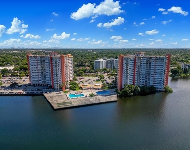 1301 Ne Miami Gardens Drive - Photo Thumbnail 14