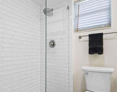 11863 Wimbledon Circle - Photo Thumbnail 7