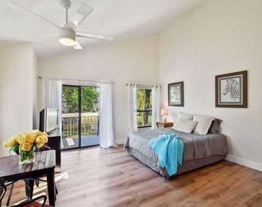 11863 Wimbledon Circle - Photo Thumbnail 5