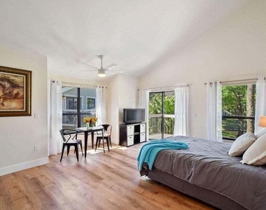 11863 Wimbledon Circle - Photo Thumbnail 2