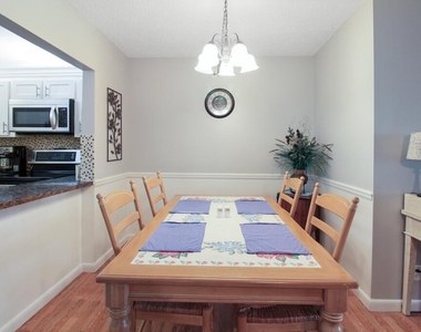 407 Pine Glen Lane - Photo Thumbnail 5