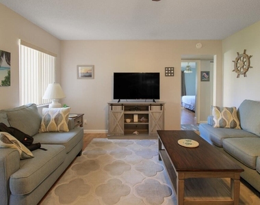 407 Pine Glen Lane - Photo Thumbnail 4