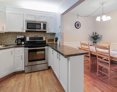 407 Pine Glen Lane - Photo Thumbnail 8
