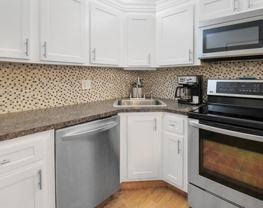 407 Pine Glen Lane - Photo Thumbnail 12