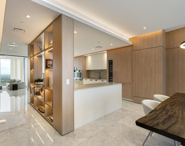 15701 Collins Avenue - Photo Thumbnail 5