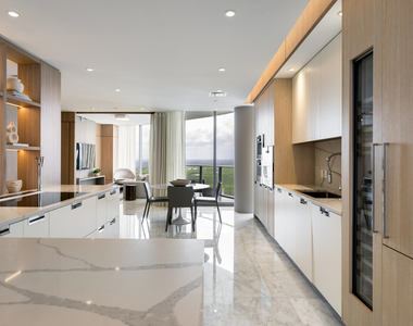 15701 Collins Avenue - Photo Thumbnail 11