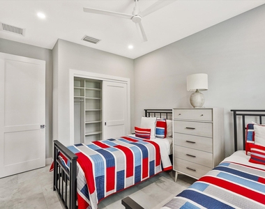 425 Hugh Street - Photo Thumbnail 15