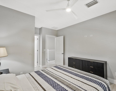 425 Hugh Street - Photo Thumbnail 20