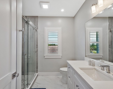 425 Hugh Street - Photo Thumbnail 30