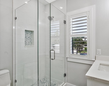 425 Hugh Street - Photo Thumbnail 22