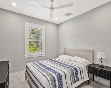 425 Hugh Street - Photo Thumbnail 16