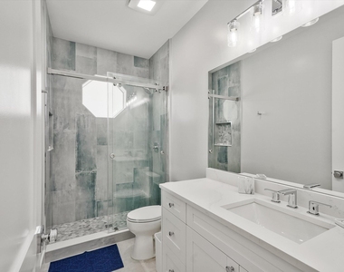 425 Hugh Street - Photo Thumbnail 13