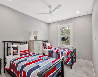 425 Hugh Street - Photo Thumbnail 14