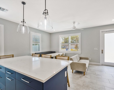 425 Hugh Street - Photo Thumbnail 11