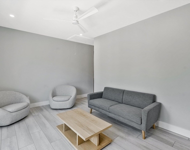 425 Hugh Street - Photo Thumbnail 24