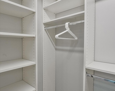 425 Hugh Street - Photo Thumbnail 31