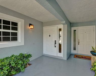 876 Jeffery Street - Photo Thumbnail 31